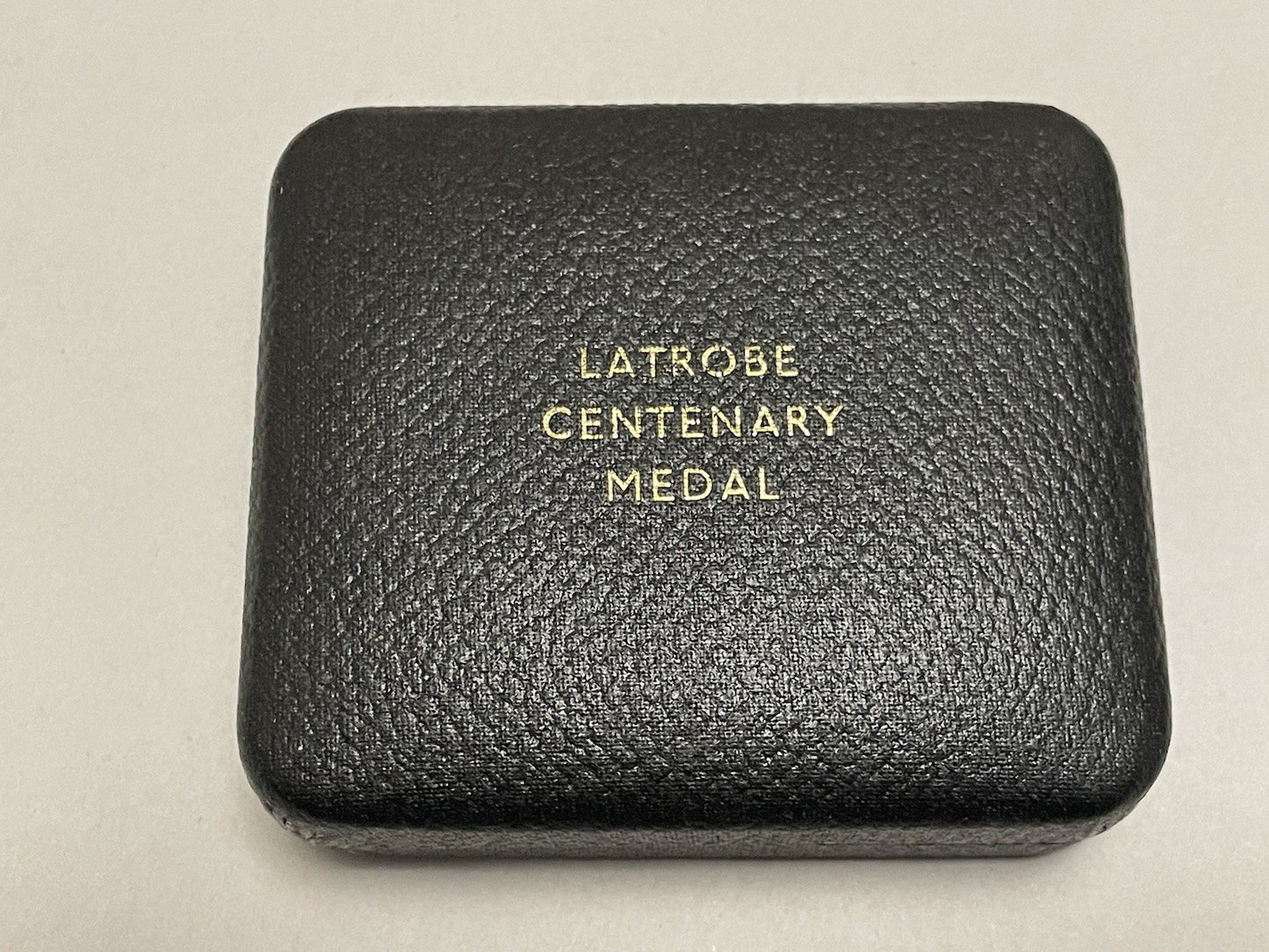 7641873
