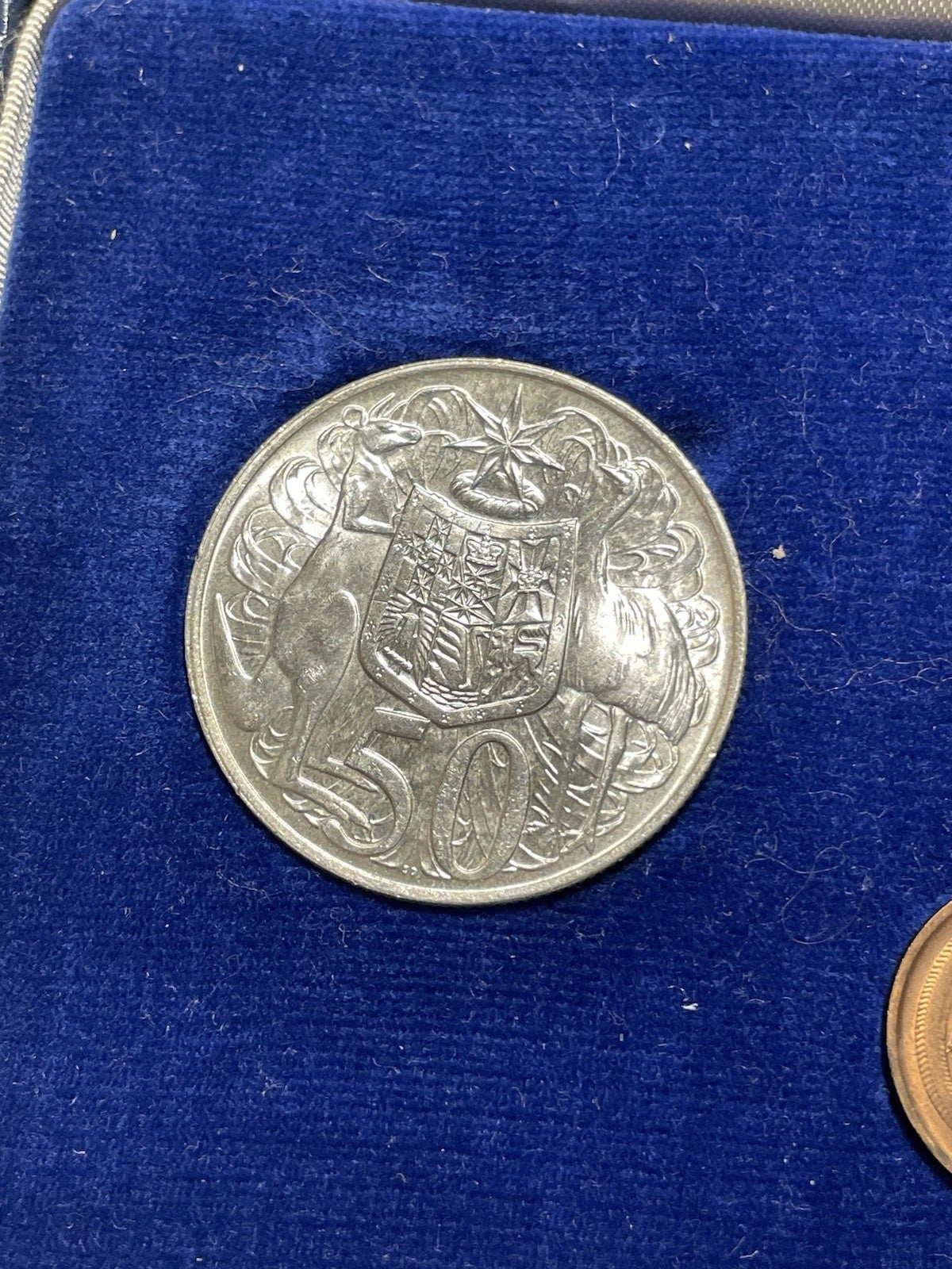 7629325