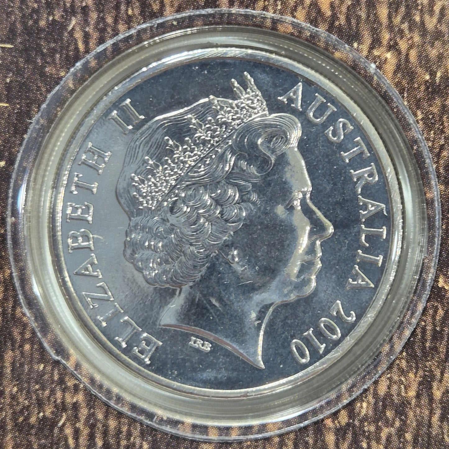 5600794