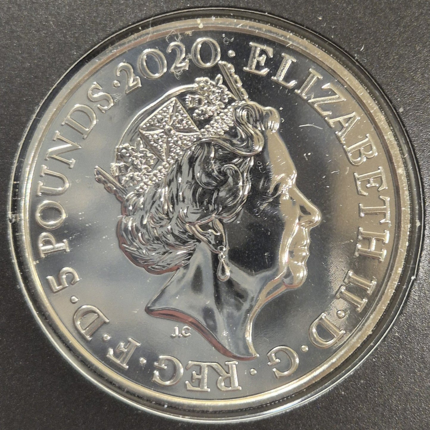 5600798