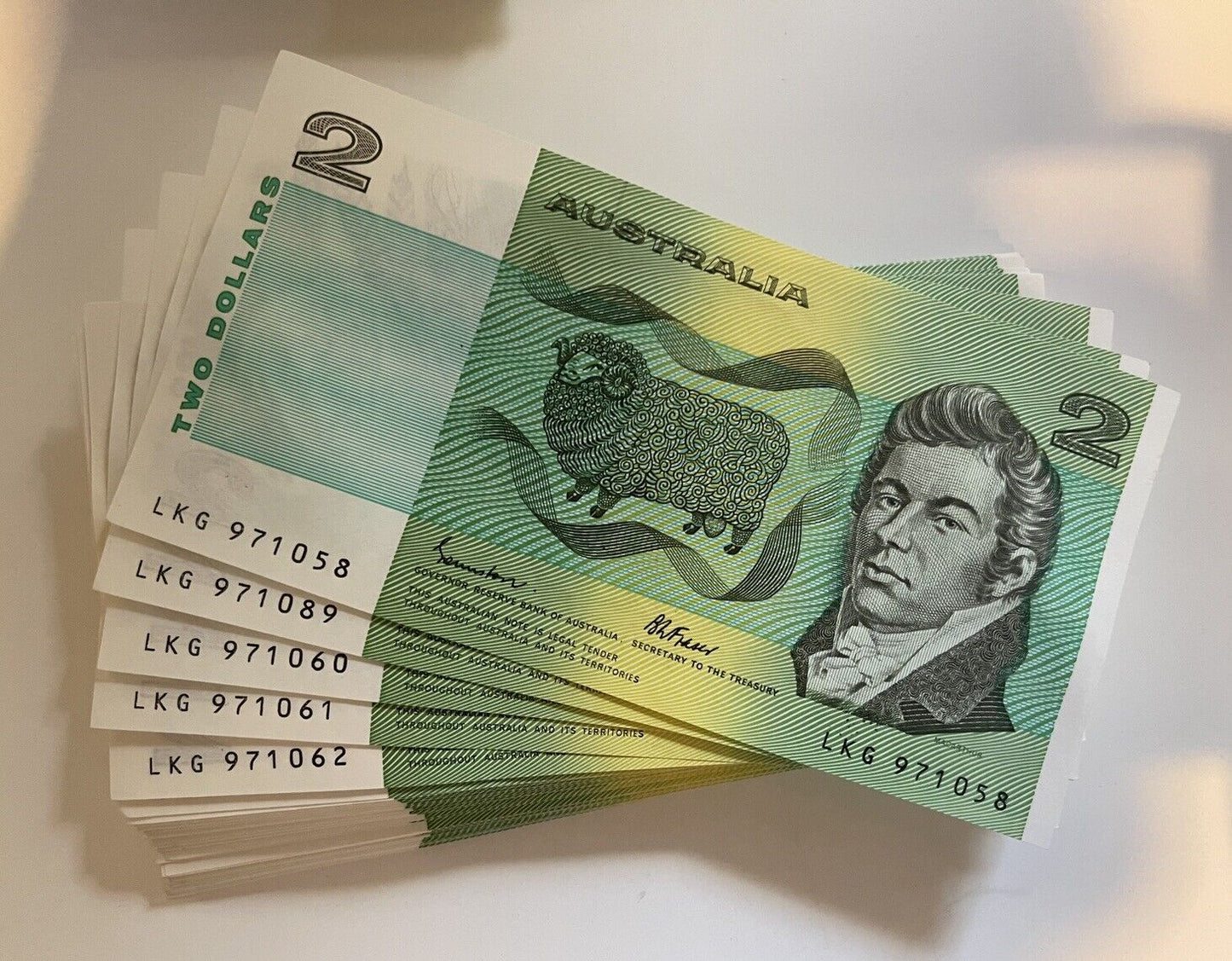 Australia $2 Two Dollar - - CONSECUTIVE NOTES Consecutive Serials UNC Bundle