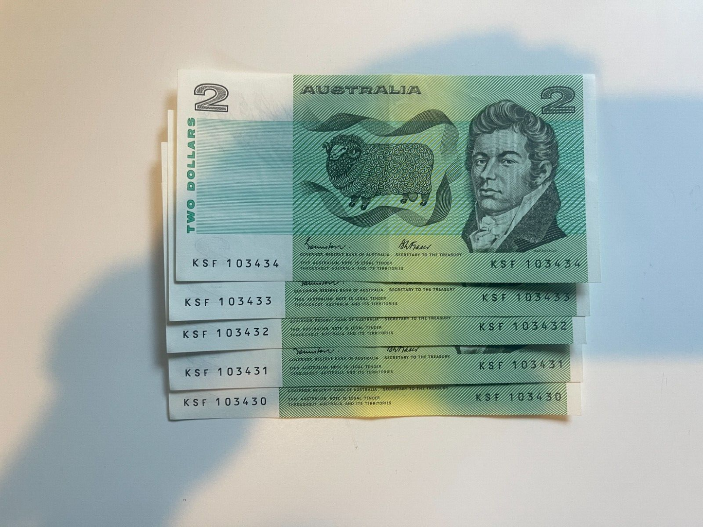 Australia $2 Two Dollar - - FIVE CONSECUTIVE NOTES a/UNC