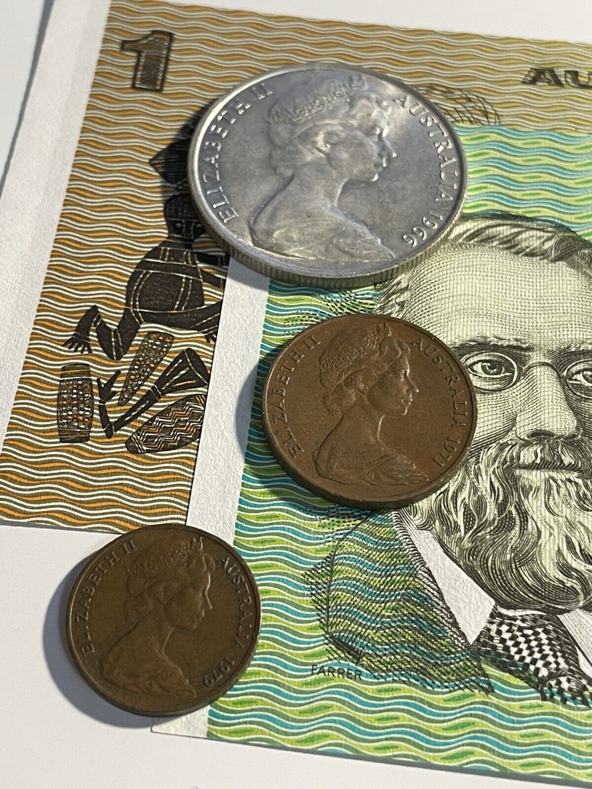 Australia DISCONTINUED Currency Set $1 & $2 Paper Notes 1c & 2c & Round 50c Coin