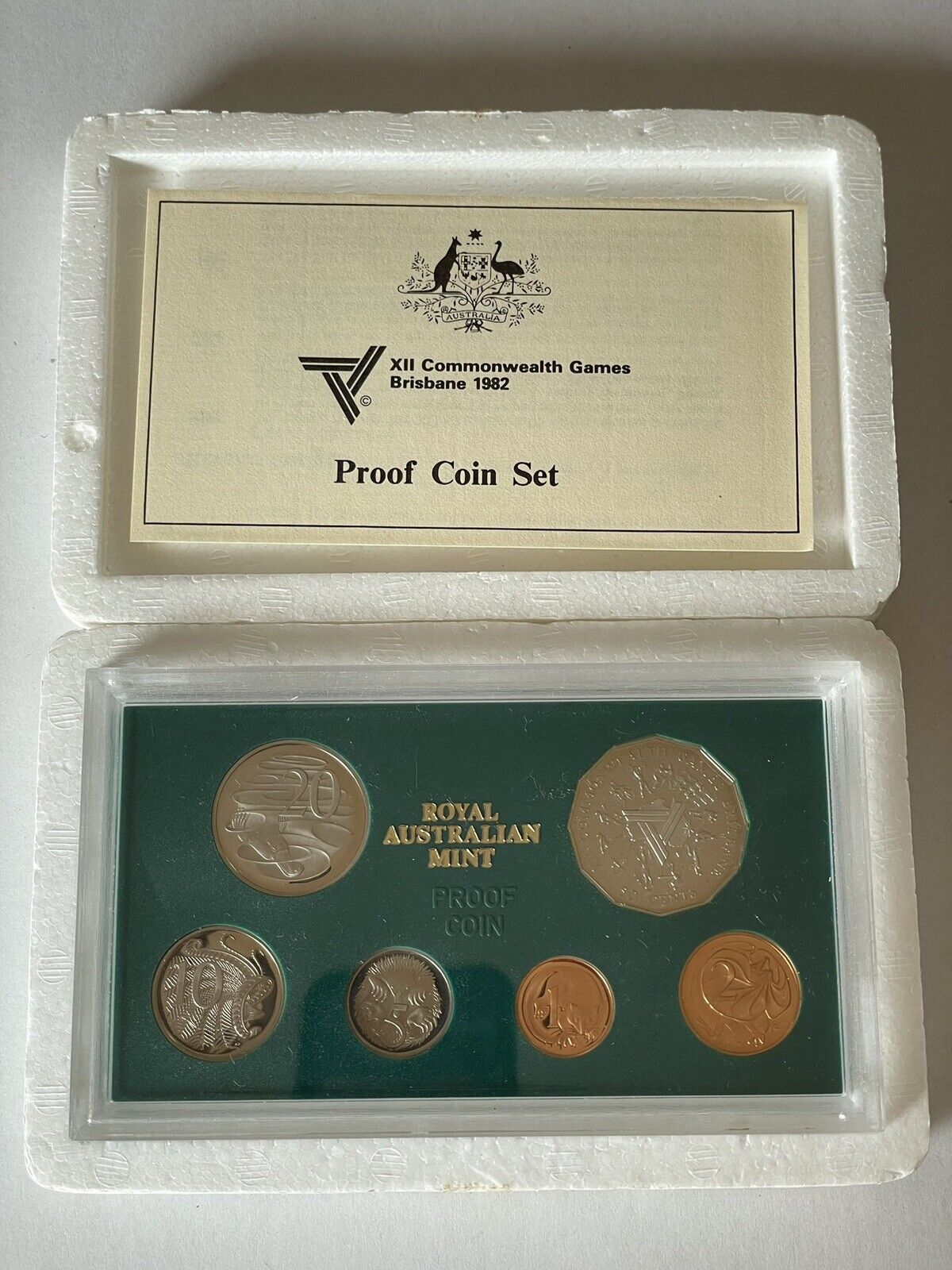 1982 AUSTRALIA PROOF COIN SET WITH UNMARKED FOAMS AND CERTIFICATE.