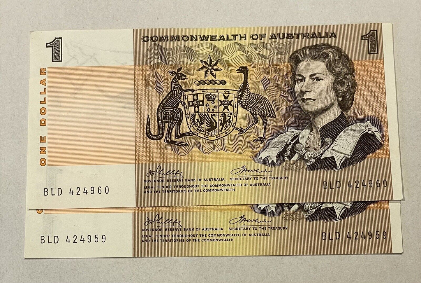 2x Consec 1972 Commonwealth Of Australia $1 paper Bank Note Phillips/Wheeler R34