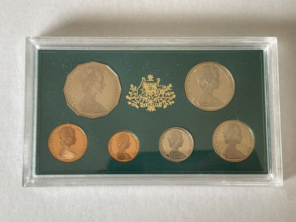 1982 AUSTRALIA PROOF COIN SET WITH UNMARKED FOAMS AND CERTIFICATE.