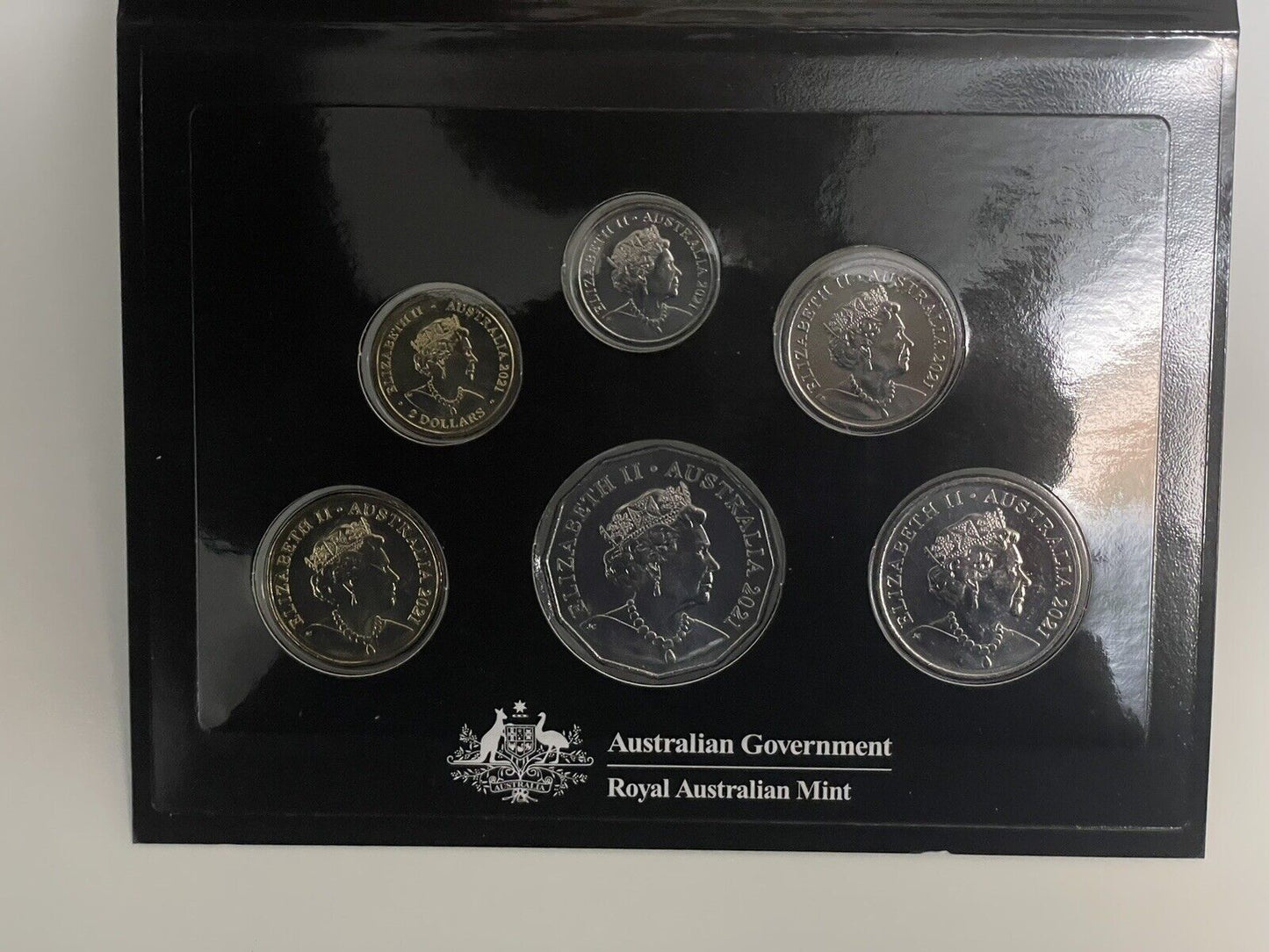 2021  Aust 6 Coin UNC coin set Aboriginal Flag $2 Two Dollars 2021 MOR $1