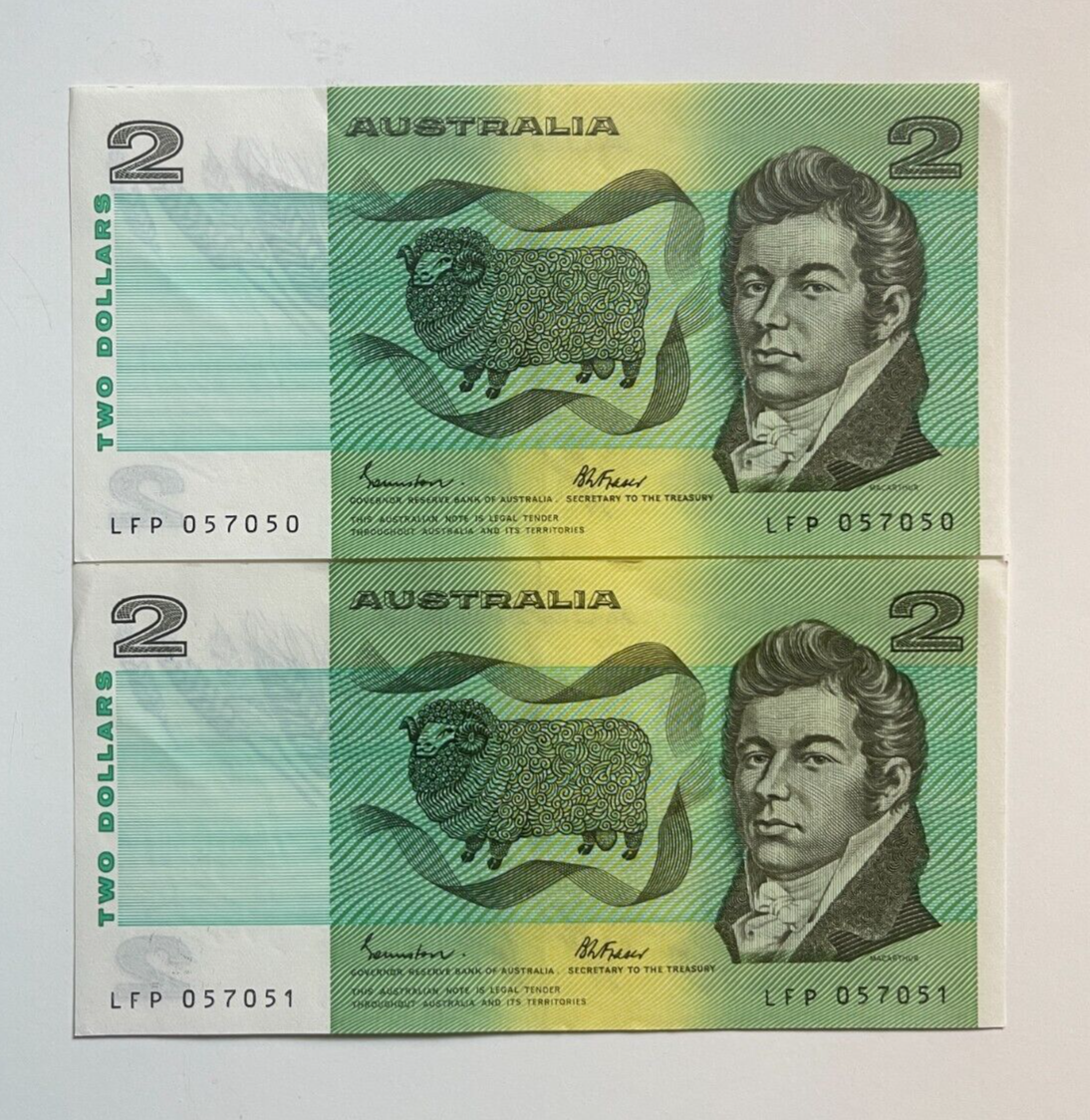 Australia $2 Two Dollar  - - TWO CONSECUTIVE NOTES a/UNC