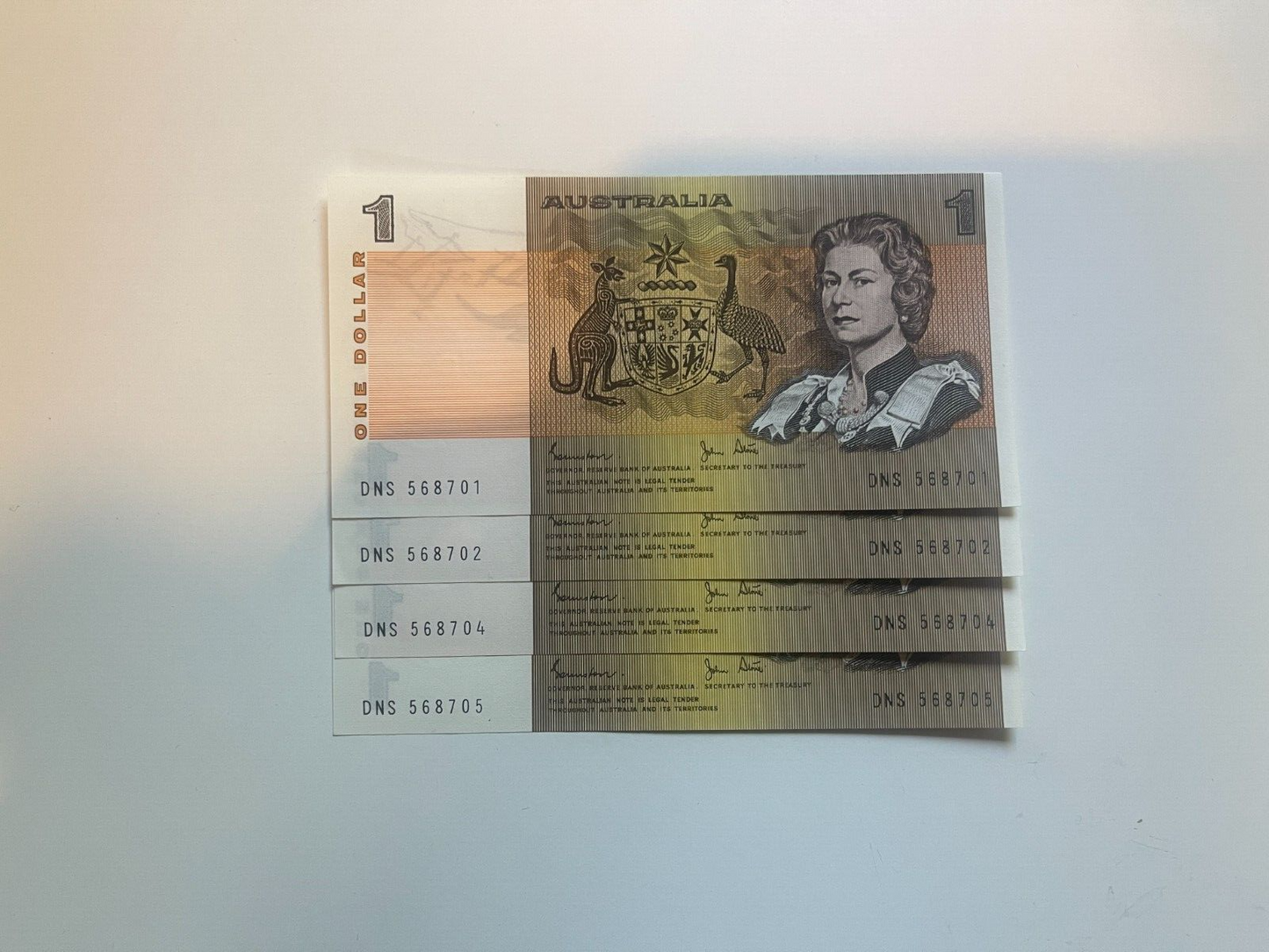 Australia $1 One dollar NOTES - - TWO CONSECUTIVE NOTES a/UNC